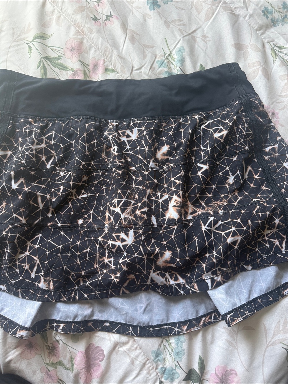 Lululemon pace rival skirt 4 ways stretch size 10 sugar crush   attached shorts